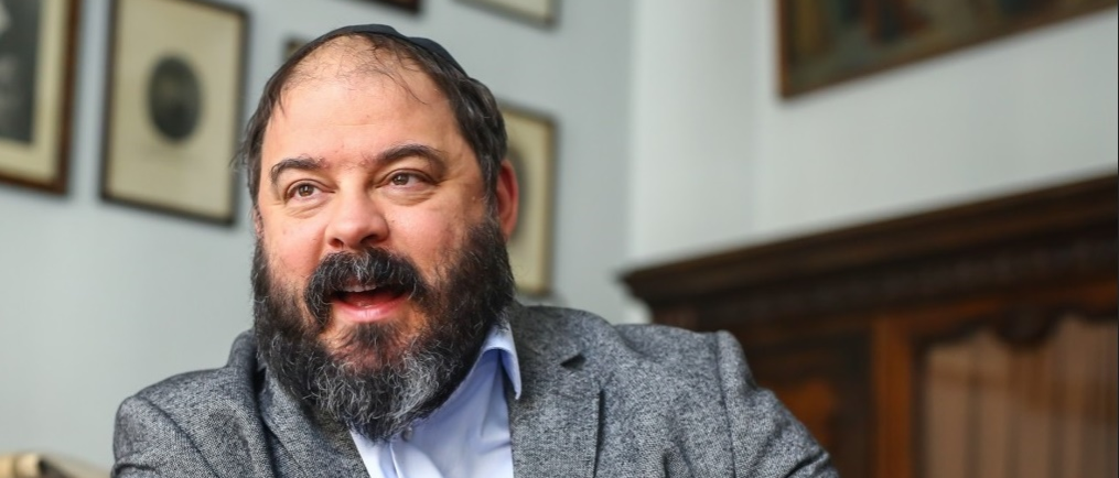 Radnóti rabbi: „Ha dönteni kell” mit vegyek előre? imát, tanulást, Tórát?