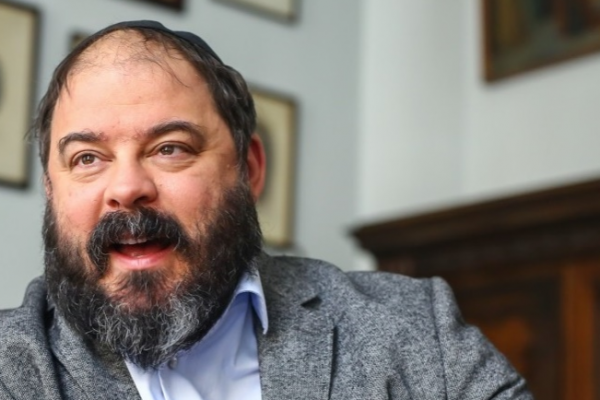 Radnóti rabbi: „Ha dönteni kell” mit vegyek előre? imát, tanulást, Tórát?
