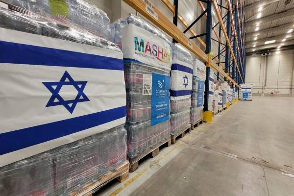 Izrael több mint 13 tonna segélyt juttat az ukrajnai menekülteknek