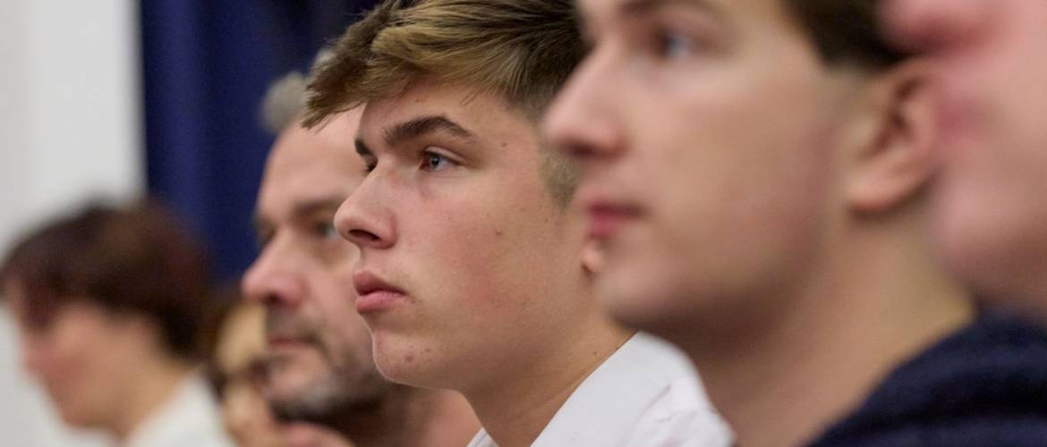 „Mi történik, amikor a világ elhallgat?” – Lior Geller A világ beleremeg című filmjét vetítették a Goldmark teremben