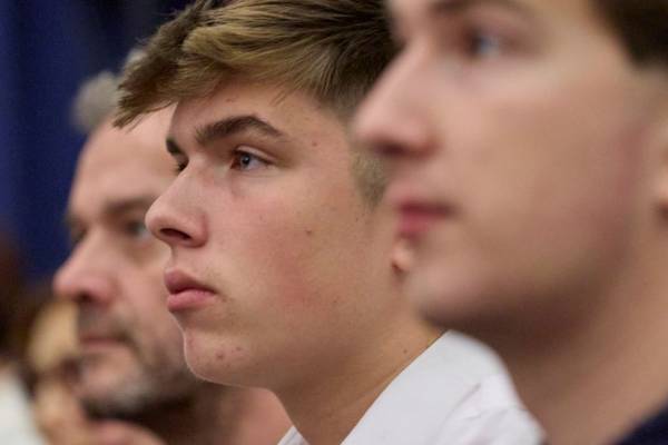 „Mi történik, amikor a világ elhallgat?” – Lior Geller A világ beleremeg című filmjét vetítették a Goldmark teremben