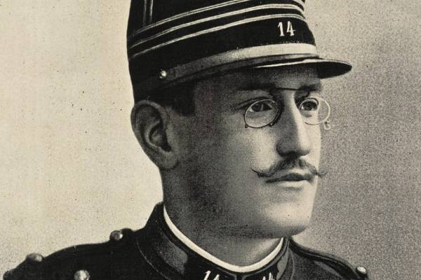 130 év után a francia parlament posztumusz tábornokká nevezte ki Alfred Dreyfust
