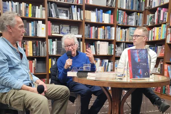 Bemutatták Uri Asaf: Amíg árnyékot vetek című naplóját az Írók Boltjában