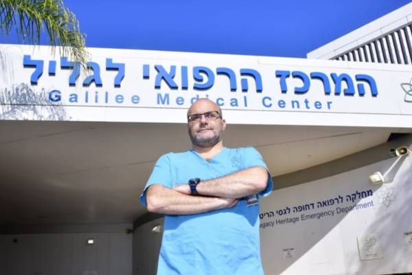 Izraelben önkénteskedik a Szeretetkórház főigazgatója Shemesh Assaf