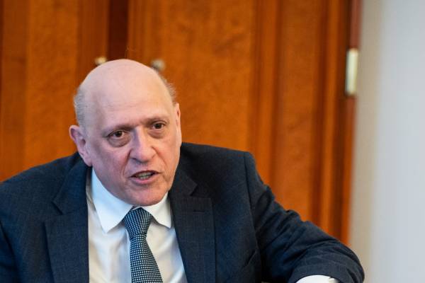 Philip Carmellel egyeztettek a zsidó temetők megóvásáról 