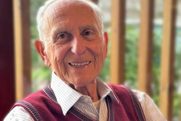 Meghalt a holokauszt-túlélő Veér Jenő, aki 10 éve volt idegenvezető a Dohányban