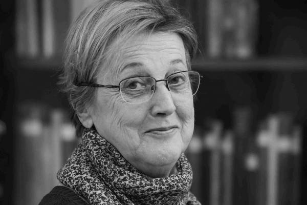 Gyász: Mély szomorúsággal és megrendüléssel tudatjuk, hogy elhunyt Darvas Ágnes szociológus