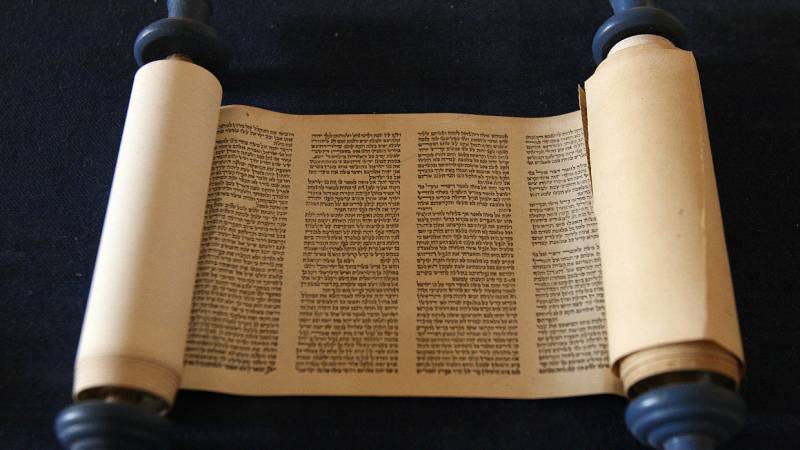 What-Is-the-Torah-1240_x_698.jpg