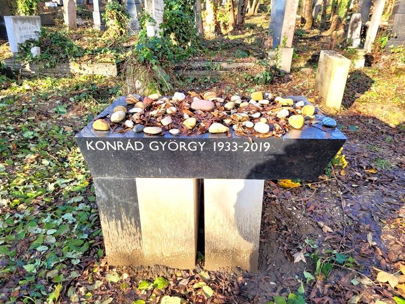 Konrád_sírja.jpg