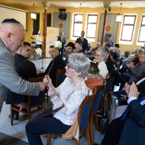 250508-konferenciamegnyitó-kiállítás-MJ_66.jpg