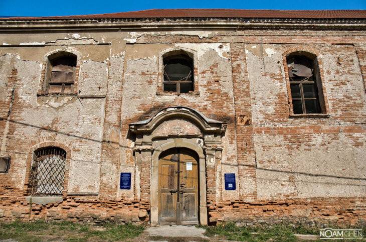 Chapter-Two-final-The-Abandoned-Synagogue-Ruins_htm_d1520270.jpg