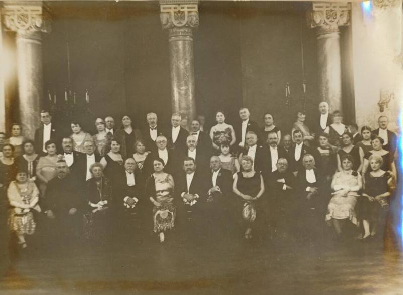 A Mensa bál közönsége 1926. január 5-én