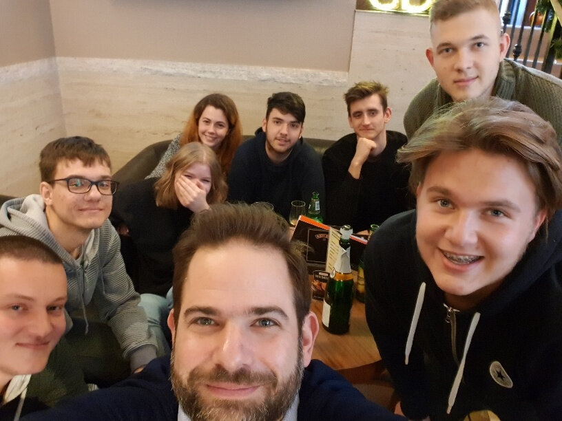 Salusinszky András diákok között