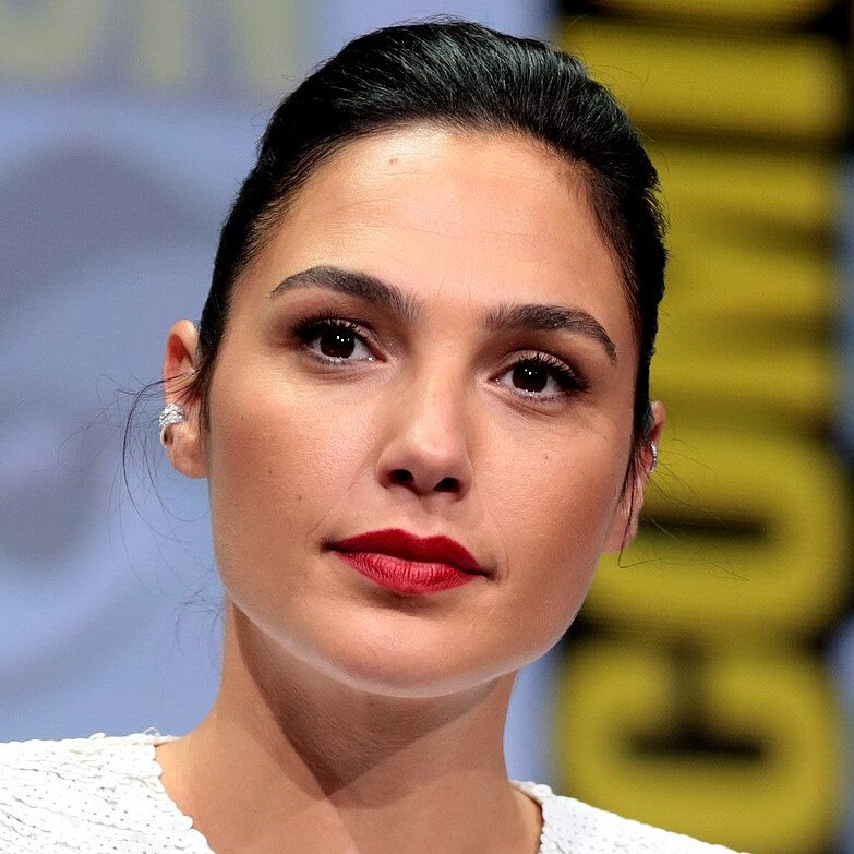 800px-Gal_Gadot_by_Gage_Skidmore_4.jpg