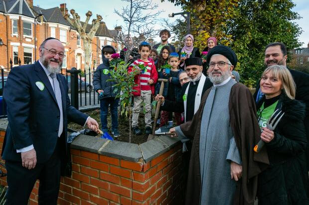 Al-Khoei Islamic Centre planting project 1 - by Yakir Zur.jpg