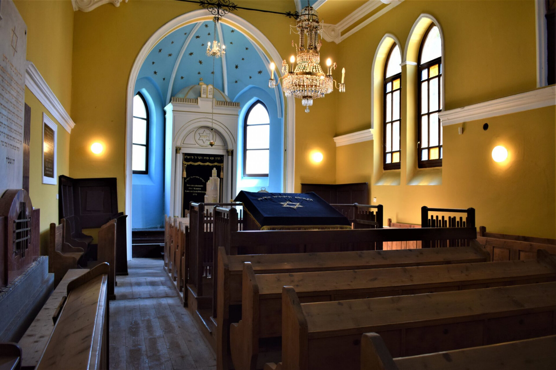 A kis zsinagóga belülről