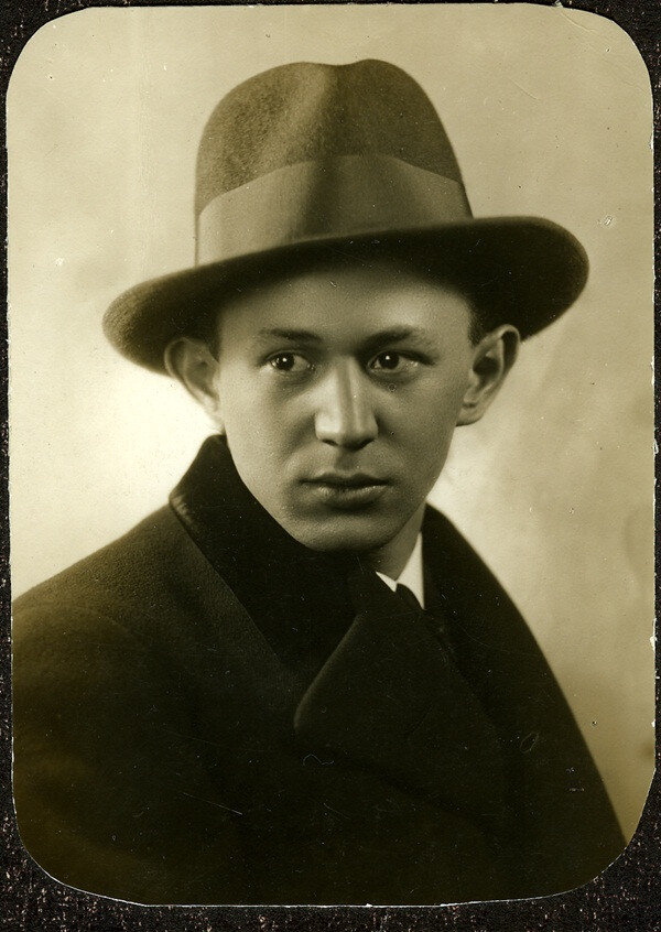 Keller Dezső-fiatal-oszmi.jpg