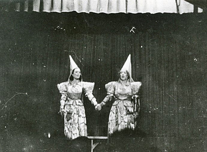 Windsori vig nők_Darvas Ibolya_Spiegel Annie44775 (002).jpg