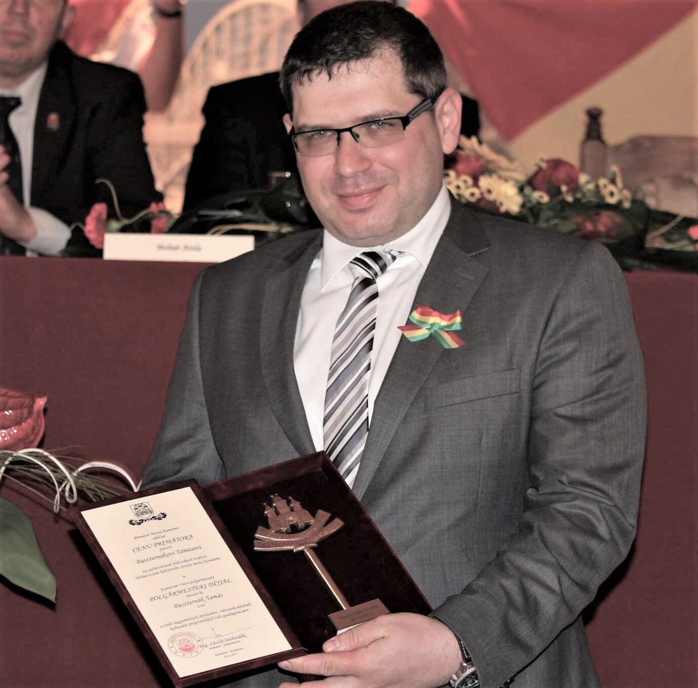 Paszternak-Tamas-atveszi-a-Polgarmesteri-dijat-2017-ben.jpg