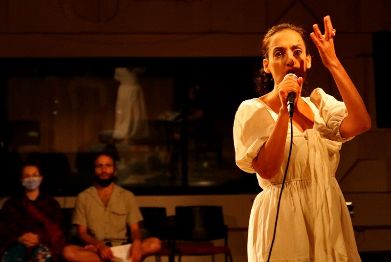 Victoria Hanna. gesztus JPG.JPG