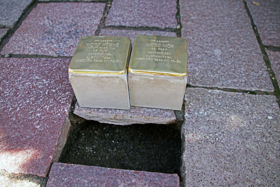 Az elhurcoltak nevét is ráírták a kövekre (Fotó: Walczer Patrik / 24 Óra)