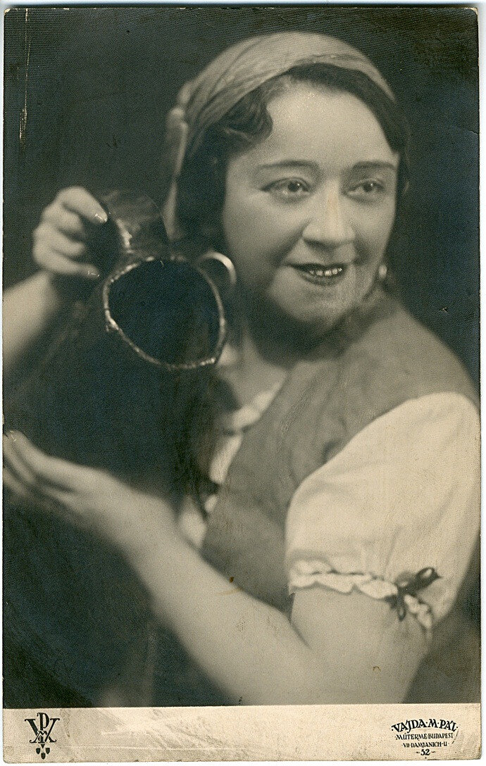 Bársony Dóra_Opera Archivum (002).jpg