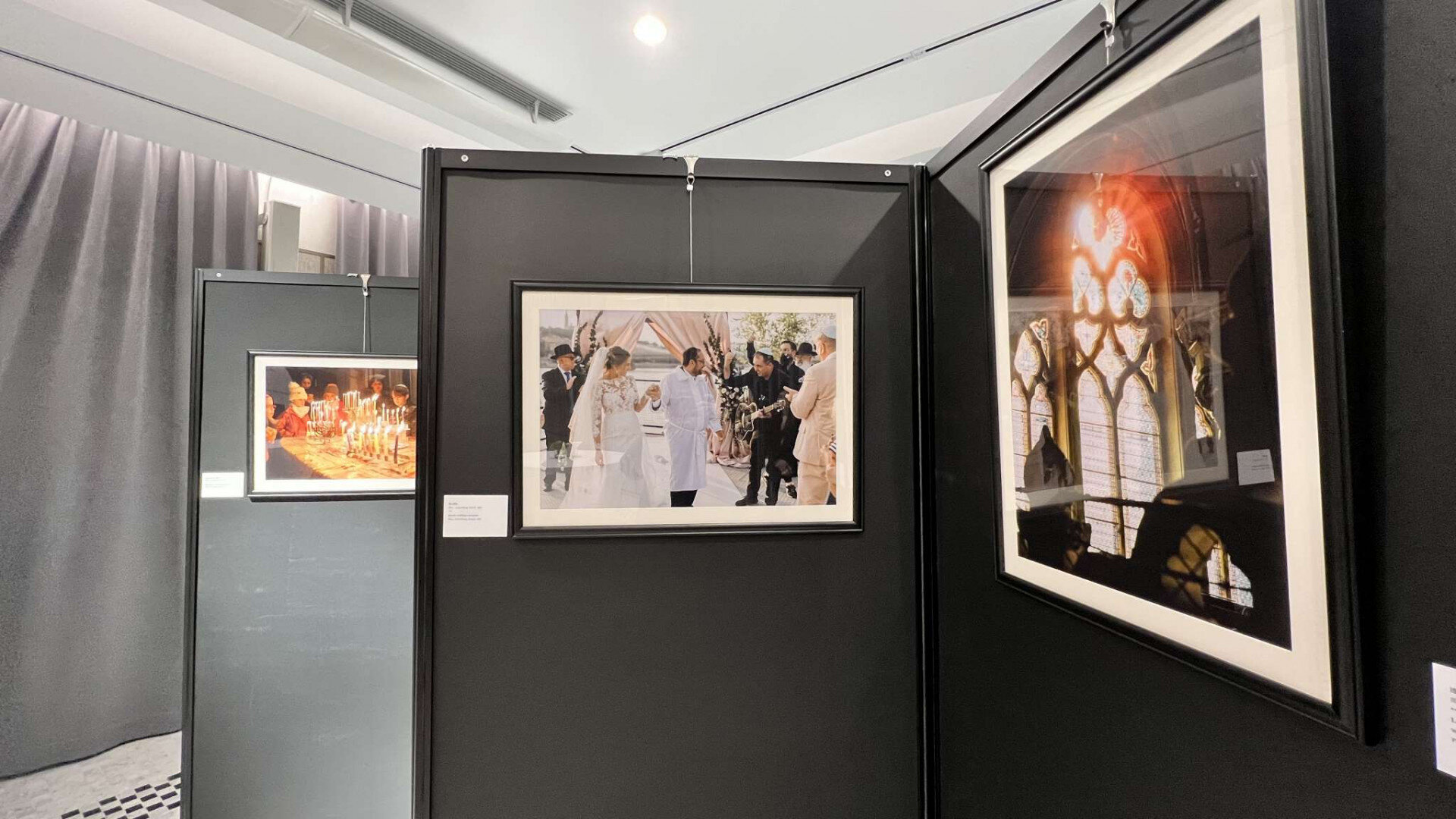 Képek a kiállításról