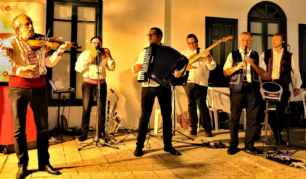 zichron jakov román utcafesztivál.jpg