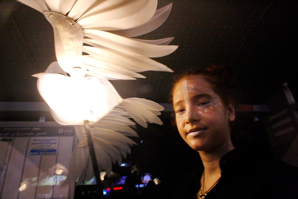 22 a madar es a lany .jpg