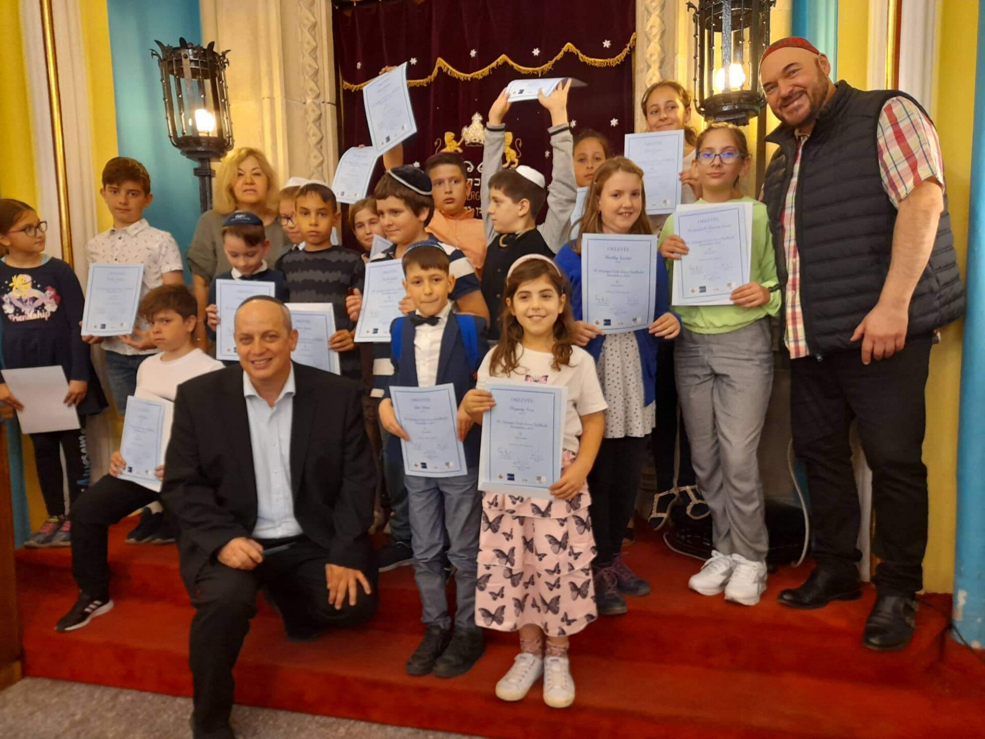 Csopertkép - versenyzők és a zsűri.jpeg