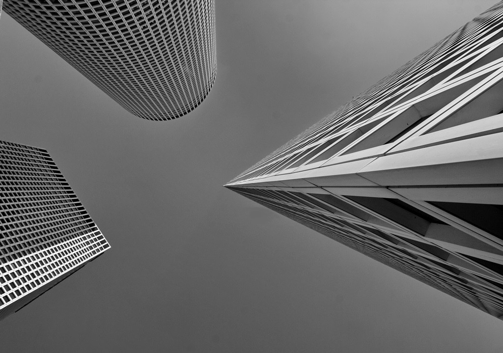 11 torony ffeher.jpg