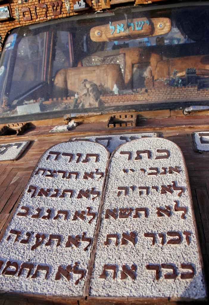 szent auto motorhaz.JPG