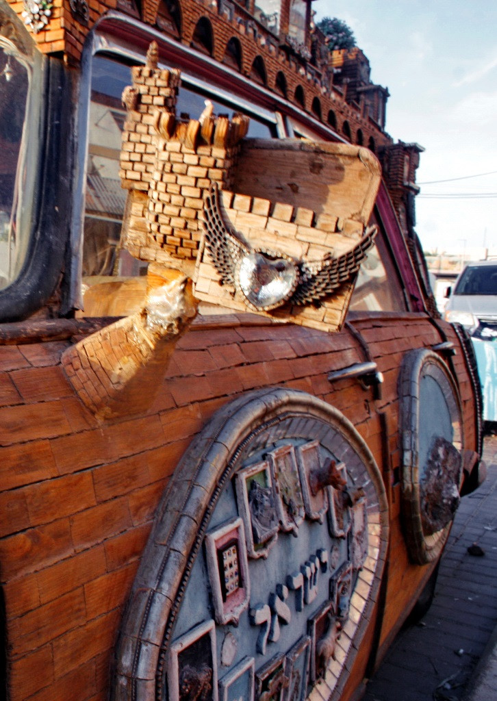 szent auto visszapillanto.JPG