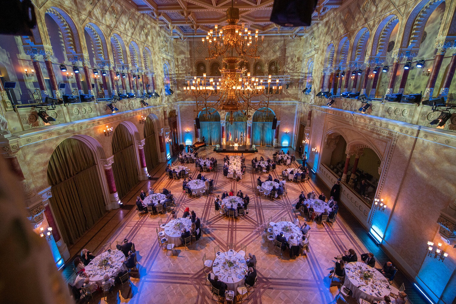 Vendégek a gálavacsorán