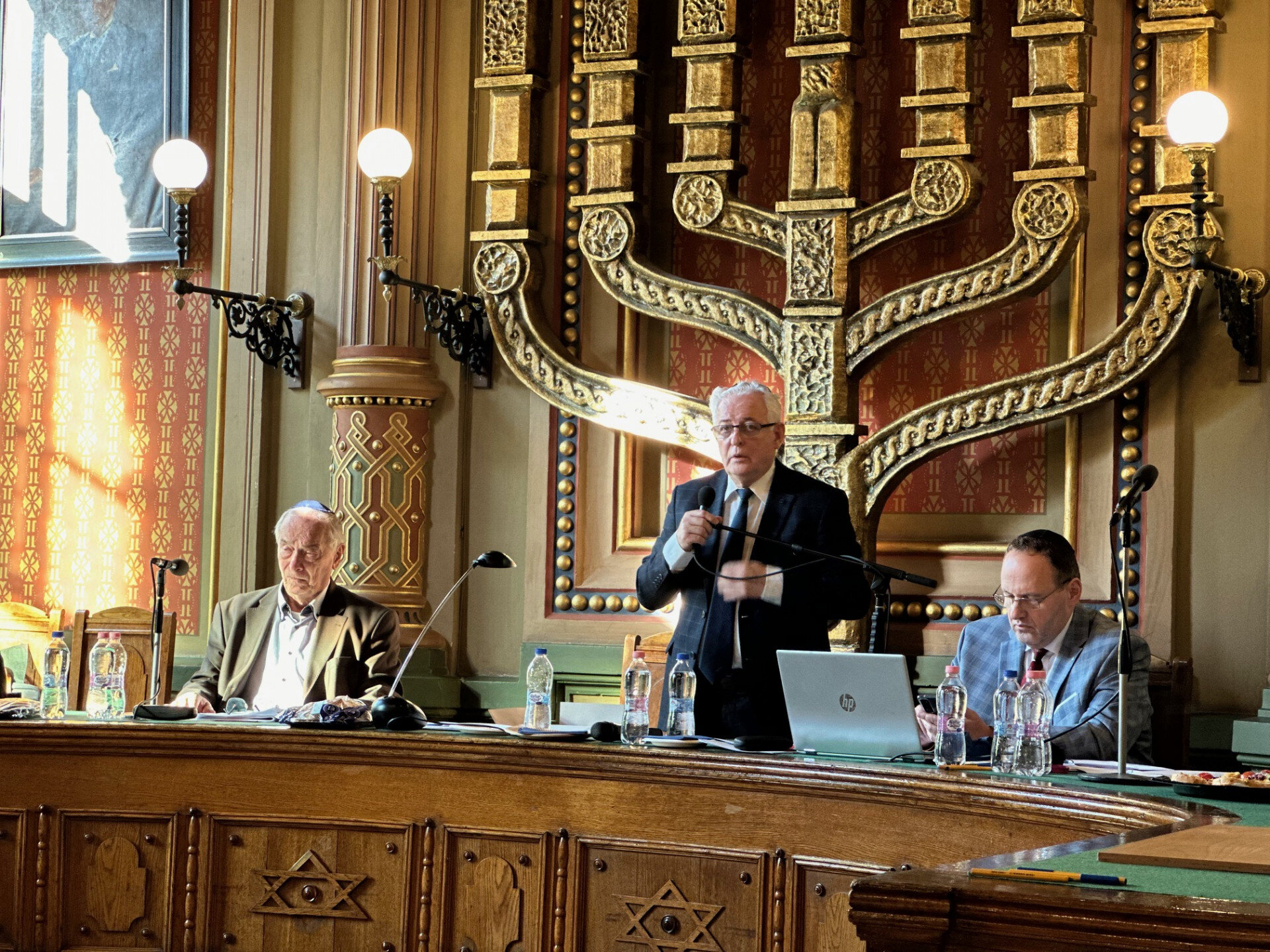 Középen: dr. Grósz Andor Mazsihisz-elnök. Fotó: Gádor György