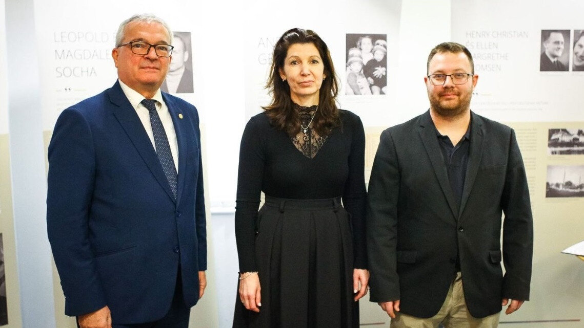 Balogh László polgármester, Budáné Józsa Szilvia és Benke Dániel a megnyitón / Fotó: Szakony Attila