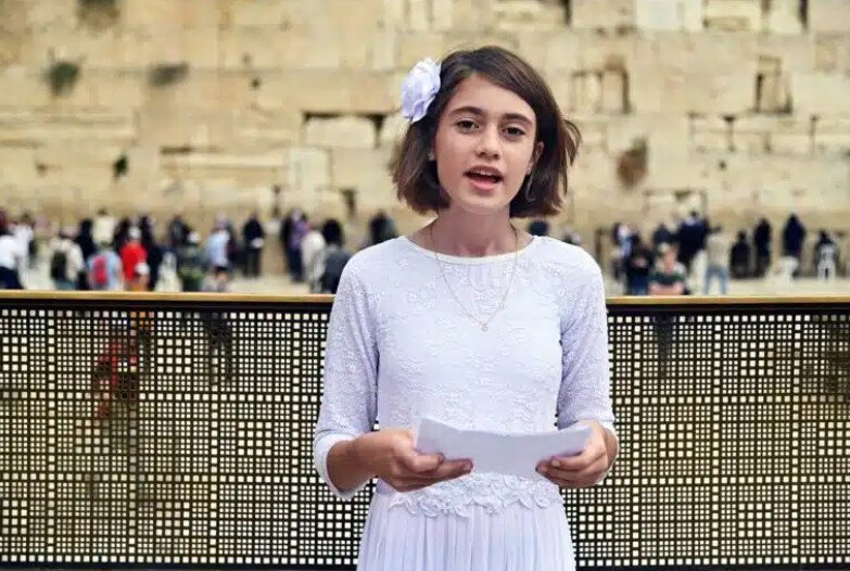 bát micva-cikkbe-lilla.jpg