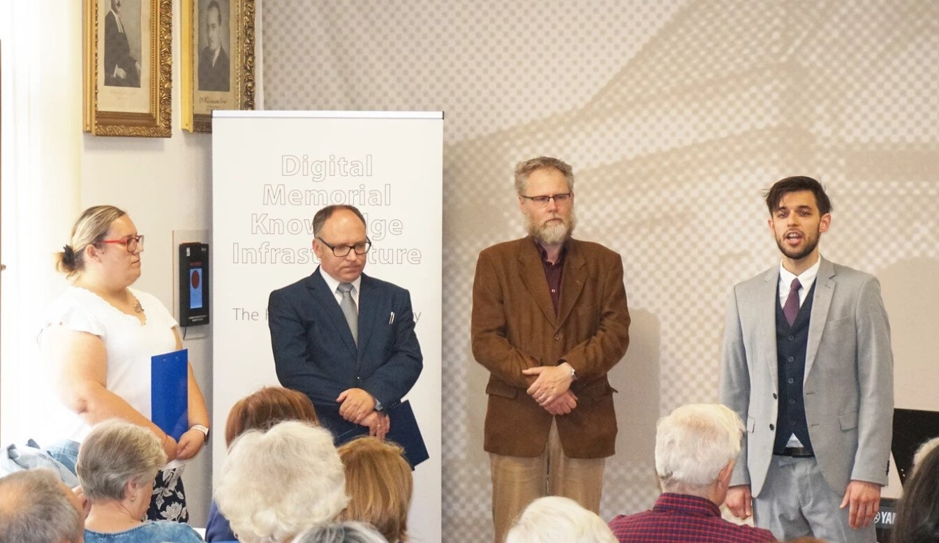 Balról: Katarína Répásová, Paterka Pál, Lukáš Paluga, Szebellai Dániel a megnyitón (a szerző felvétele)