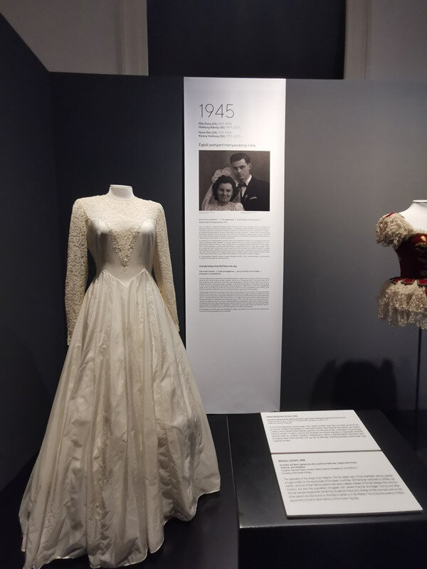 Kép1-ejtőernyős ruha.jpg