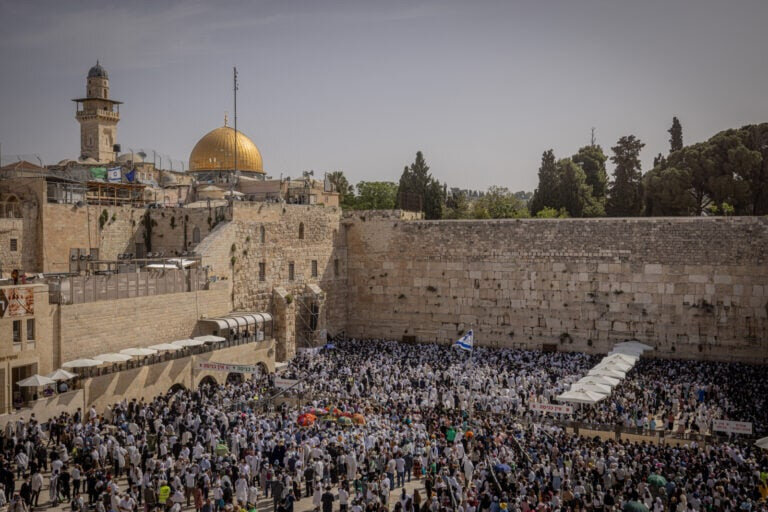 Izrael7-The_Western_Wall_-F240425CG031-768x512.jpg