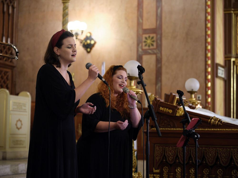 A Hamsa zenekar tagjai: Kuna Kata és Kuna Vali