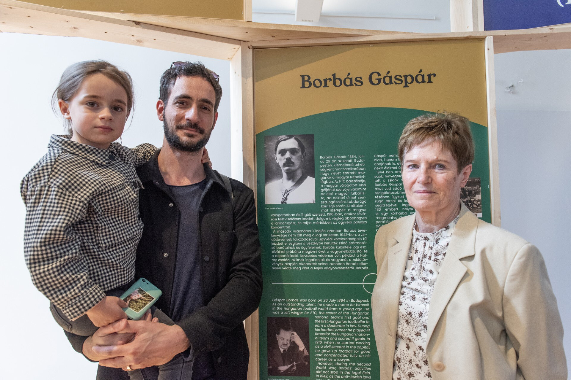 thumbnail_photo Noa Schiller_Foci kiallitas megnyito27042025_0293 copy.jpg