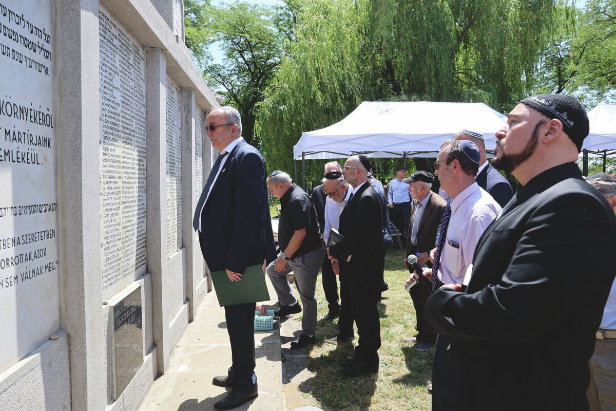 4ac29976598242a6bb4eb09cba9b4374 (1).jpg