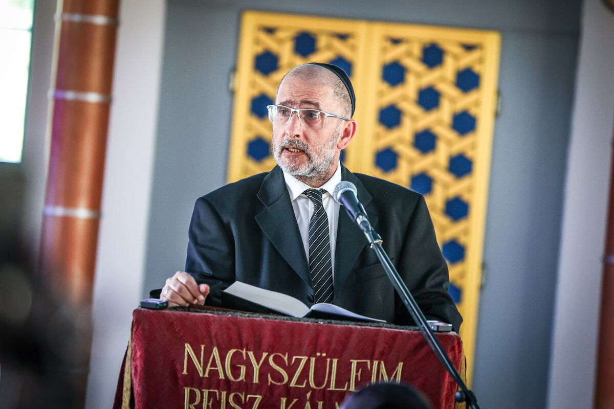 A megemlékezés keretében mártír-istentiszteletet tartott Markovics Zsolt főrabbi.