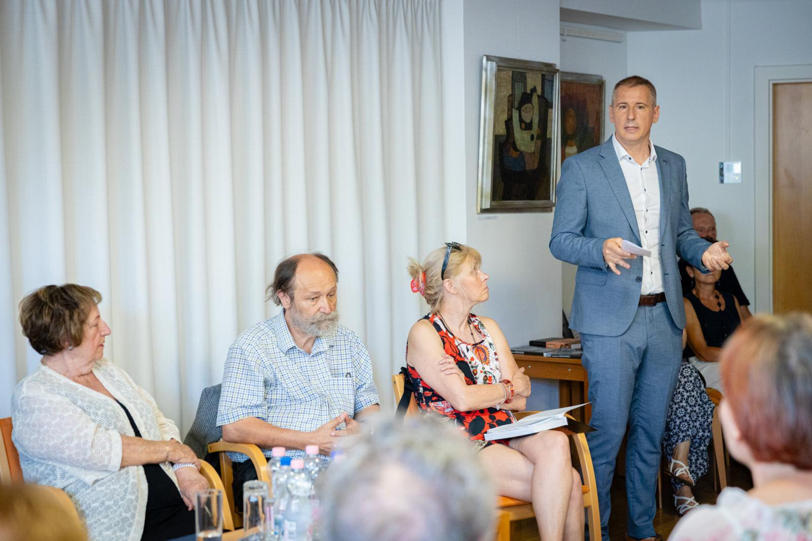 Dr. Nemény András polgármester hiánypótlónak tartja a monográfiát