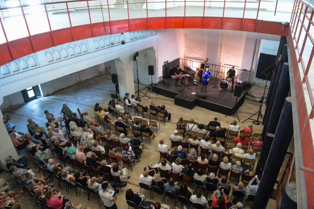 thumbnail_malek koncert.jpg