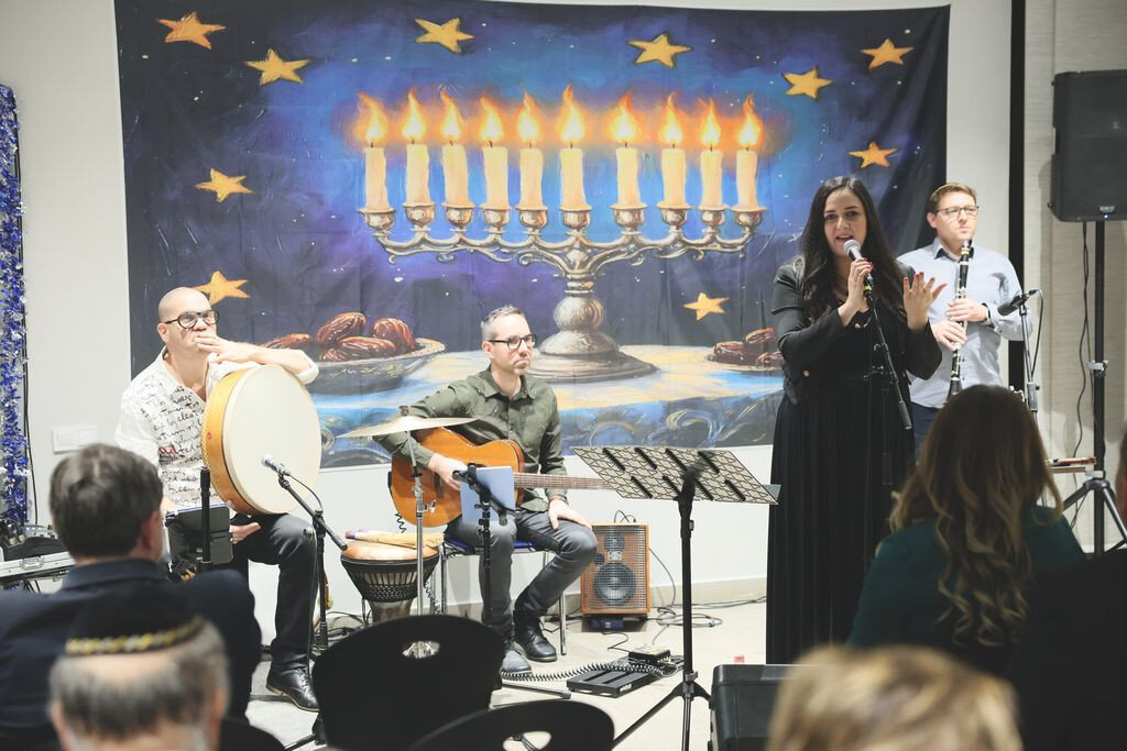 e06c56682f854c3e8a06d8b43f2f0b18 (1).jpg