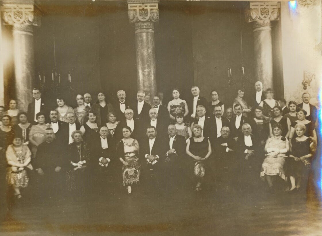 A Mensa bál közönsége 1926. január 5-én