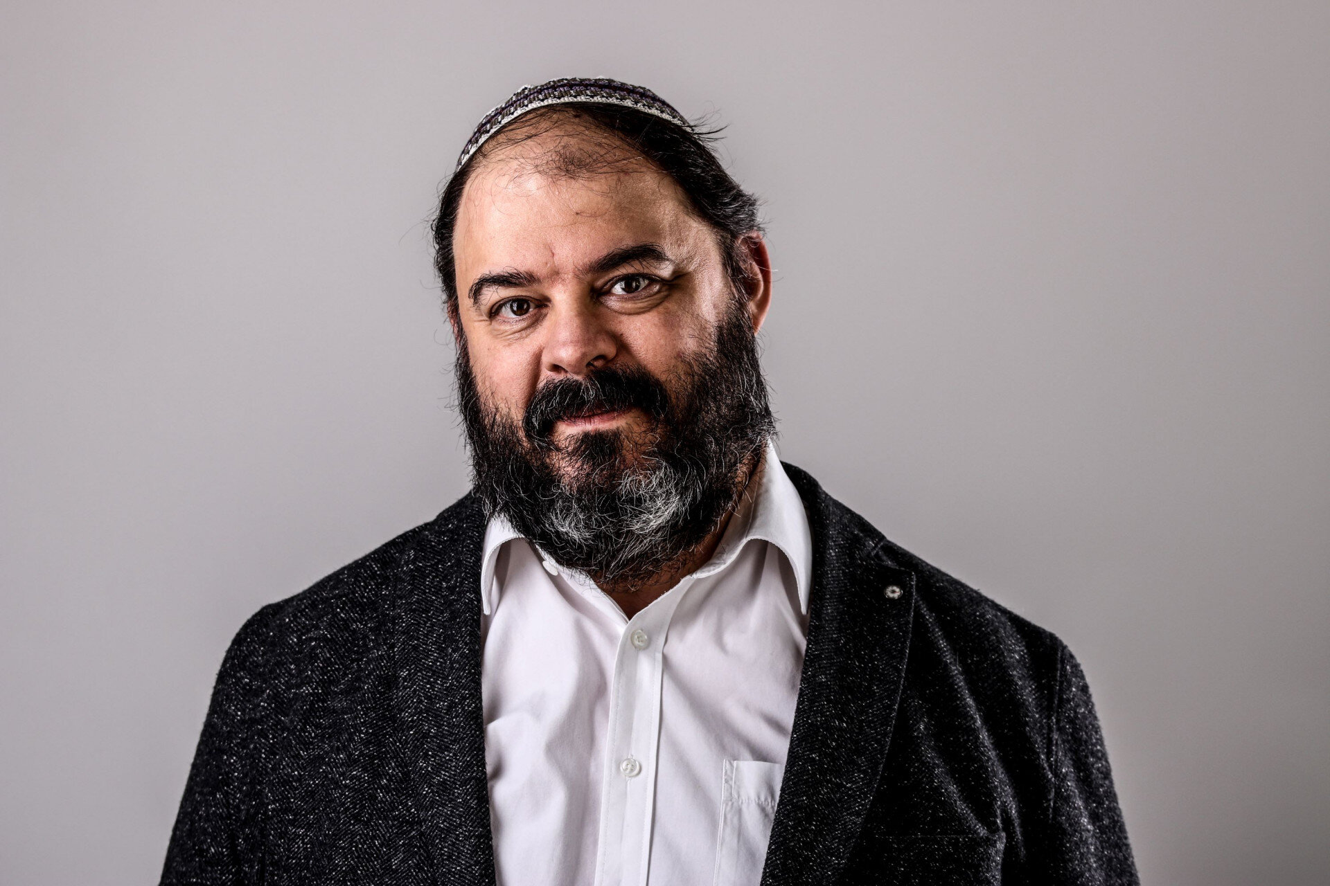 Radnóti rabbi: „Miért félünk a csendtől?” Mi a szent, a zaj vagy a ...