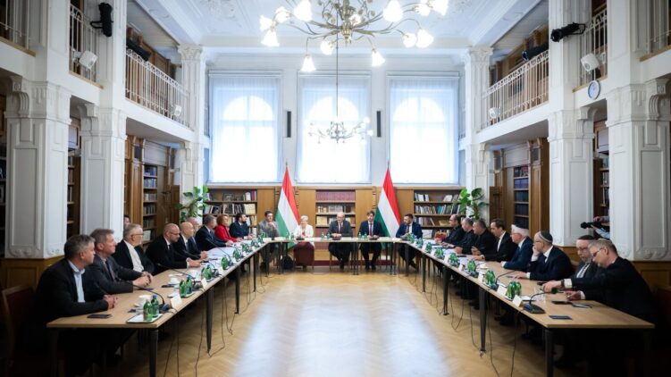 Tarr Zoltán miniszter egyeztetett a történelmi egyházak, köztük a Mazsihisz vezetésével
